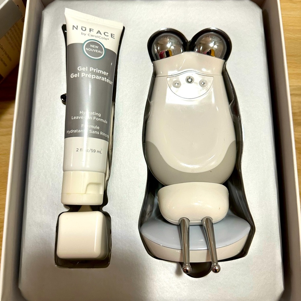 Nuface Trinity Premium Gift Set Facial Toning Kit